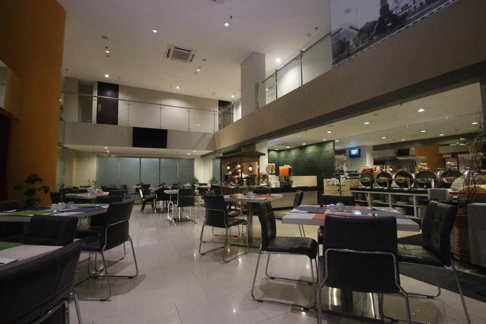 @Hom Semarang Simpang Lima Hotell Eksteriør bilde