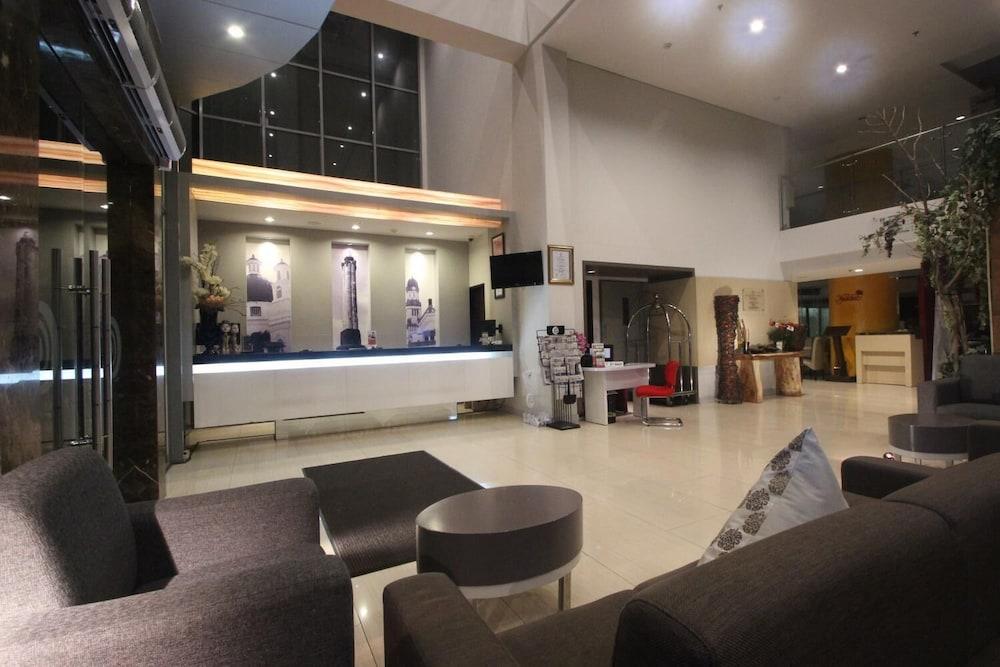 @Hom Semarang Simpang Lima Hotell Eksteriør bilde