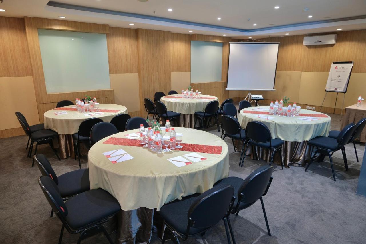 @Hom Semarang Simpang Lima Hotell Eksteriør bilde