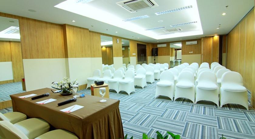 @Hom Semarang Simpang Lima Hotell Eksteriør bilde